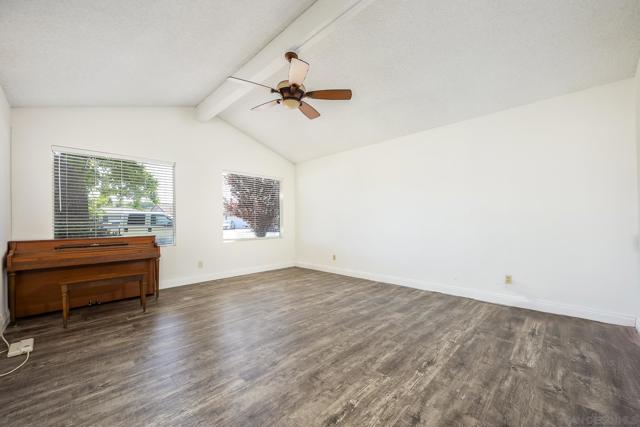 26463 Hamre Pl, Hemet CA: https://media.crmls.org/mediaz/6a3acccc-bc6d-4b2f-8841-1c13e3cecfe2.jpg