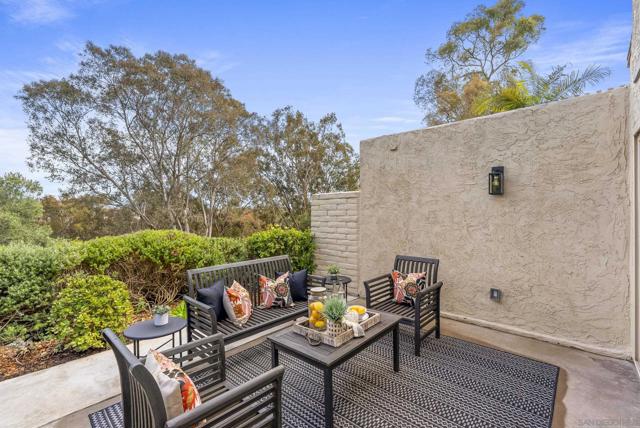 8871 Caminito Primavera, La Jolla CA: https://media.crmls.org/mediaz/6a3ae653-688f-41d0-a8a6-8bfaced118d1.jpg