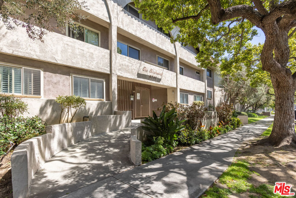 https://media.crmls.org/mediaz/6a3b7677-1fa2-4229-bcc1-8bcde7d52c63.jpg?preset=X-Large