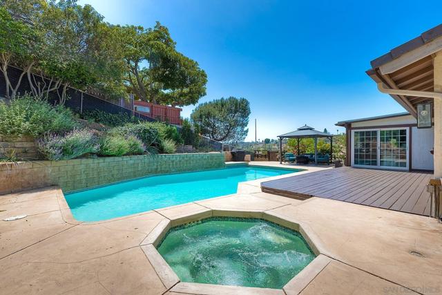 20809 Viento Valle, Escondido CA: https://media.crmls.org/mediaz/6a3c8396-d97d-4bf6-8d77-eea91b9cc0e5.jpg