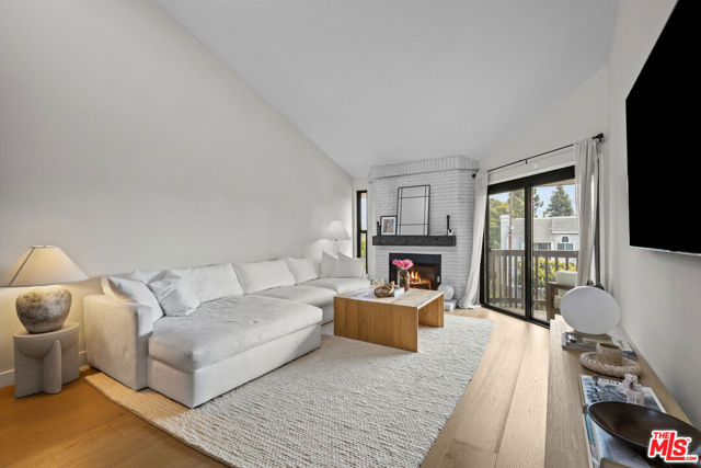8601 Falmouth Avenue, Playa del Rey CA: https://media.crmls.org/mediaz/6a3cb239-2a9d-4519-ab89-523e1b41ade7.jpg