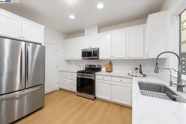 Image 6 of 41 For 3335 Vittoria Loop