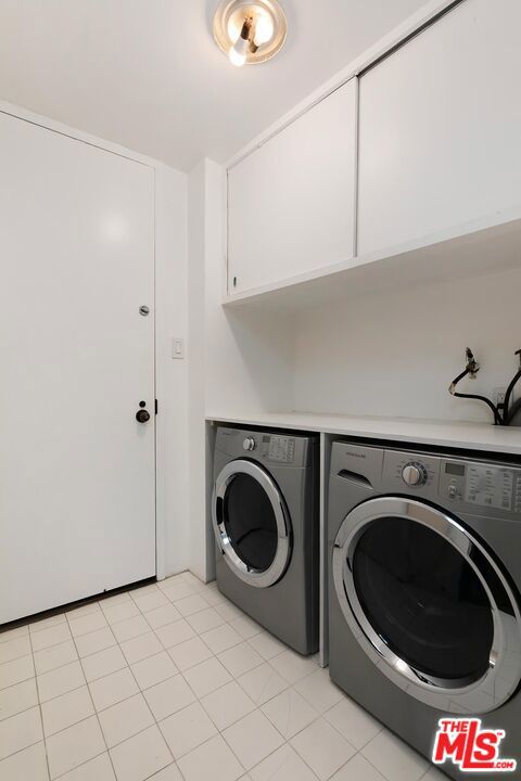 4335 Marina City Drive, Marina del Rey CA: https://media.crmls.org/mediaz/6a3d1638-50aa-492e-8dde-85388c2c553d.jpg