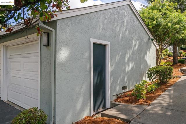 3241 Monika Lane, Hayward CA: https://media.crmls.org/mediaz/6a3d360d-5dfc-447f-8820-3441ce907c91.jpg