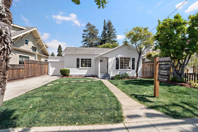 209 Bayswater Avenue, Burlingame CA: https://media.crmls.org/mediaz/6a3d3d4f-7dd3-4130-aabd-f9df606196cf.jpg