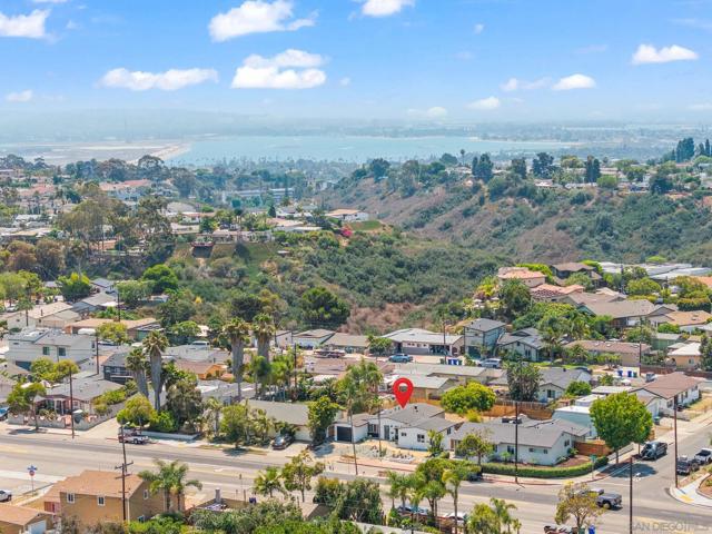 4316 Clairemont Dr, San Diego CA: https://media.crmls.org/mediaz/6a3db57c-645c-4349-9f53-d94160fa4723.jpg