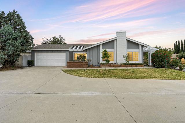 10671 Montego Dr, San Diego CA: https://media.crmls.org/mediaz/6a3db720-cf40-4432-88a7-4a3b65d599cf.jpg