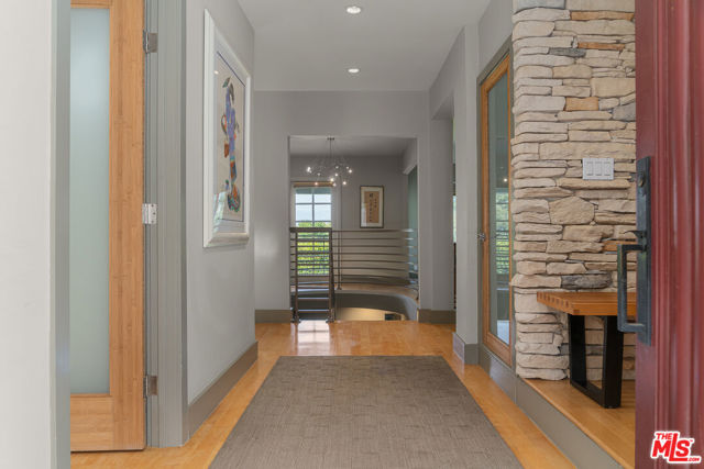 13477 Contour Drive, Sherman Oaks CA: https://media.crmls.org/mediaz/6a3f1642-da1a-48e1-bf99-b288afa17b96.jpg