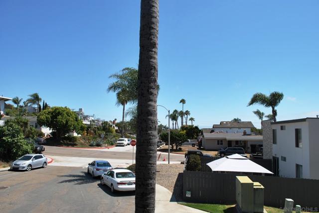 2630 Erie St, San Diego CA: https://media.crmls.org/mediaz/6a3f6be8-ac5d-4e96-b51a-62dc51e5d5f4.jpg