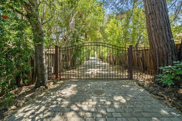 1353 Edgewood Road, Redwood City CA: https://media.crmls.org/mediaz/6a3f892d-80c5-472a-a642-9590b6e021f6.jpg