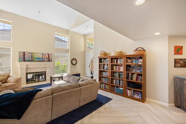 14390 Mountain Quail Road, Salinas CA: https://media.crmls.org/mediaz/6a3fa604-bcd4-40e7-93f3-05895507b224.jpg