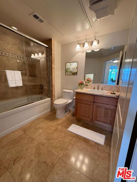 2750 Artesia Boulevard, Redondo Beach CA: https://media.crmls.org/mediaz/6a406428-ea21-416e-8de0-55faf12cf97d.jpg