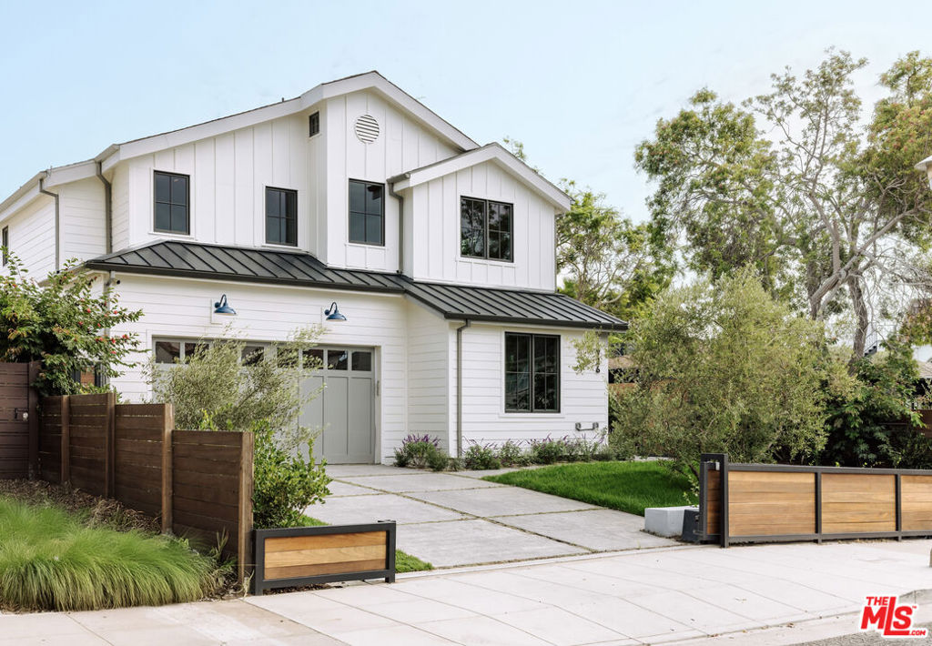1726 Pier Avenue