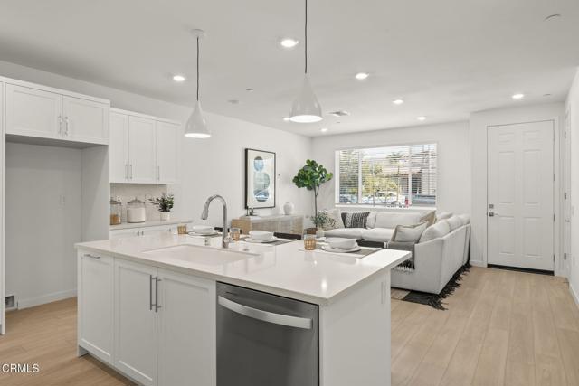2402 Channel Drive, Ventura CA: https://media.crmls.org/mediaz/6a412345-fd05-489a-b8bb-eae9ffc8558b.jpg