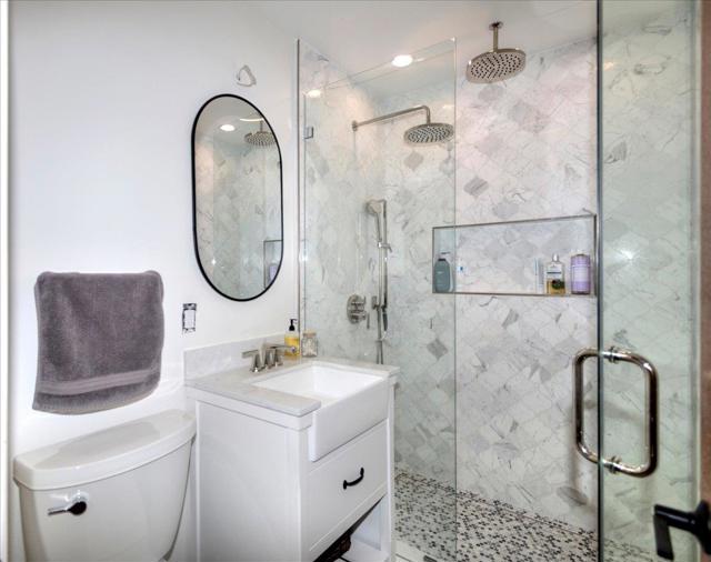 Image 15 of 21 For 446 Bayview Avenue