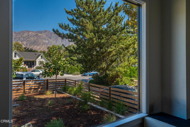 1818 New York Drive, Altadena CA: https://media.crmls.org/mediaz/6a42dde7-2b69-4b64-86a9-f11563c28e69.jpg