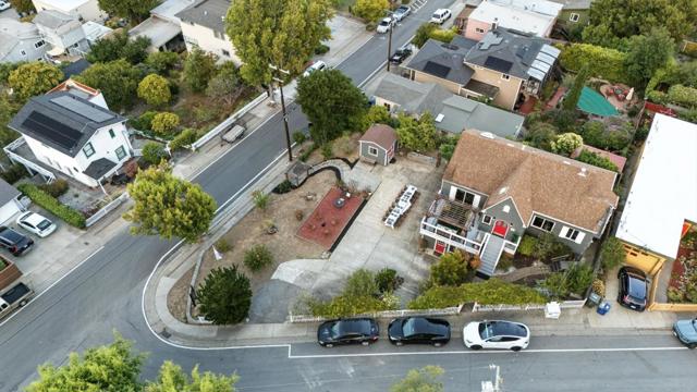 35 Mono Street, Brisbane CA: https://media.crmls.org/mediaz/6a42fefb-e49b-4340-935a-4e30bba7e9fa.jpg