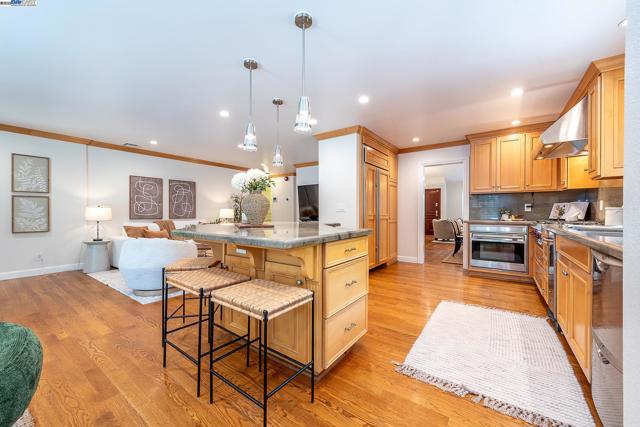 32760 Orick St, Union City CA: https://media.crmls.org/mediaz/6a438f03-a685-40bd-85a6-0d697d921b29.jpg