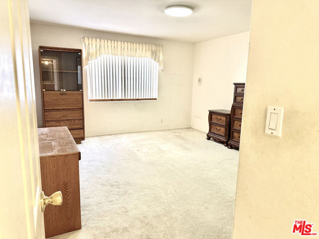 1137 Eagle Vista Drive, Los Angeles CA: https://media.crmls.org/mediaz/6a43ccce-aece-4fa0-9495-e9da98e515c7.jpg