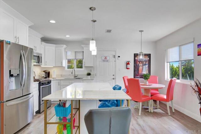 360 W Bon Air Dr, Palm Springs CA: https://media.crmls.org/mediaz/6a43f134-5c24-414f-a38c-fe3615aa4dfc.jpg