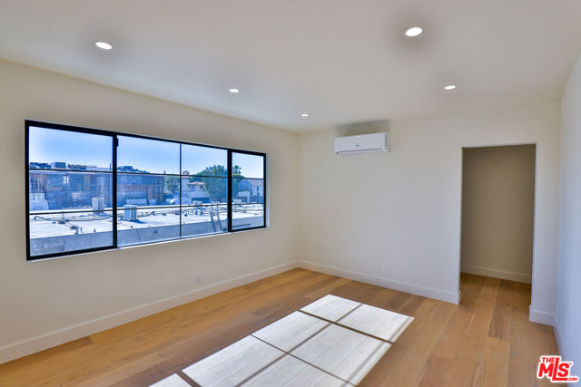 22227 PACIFIC COAST Highway, Malibu CA: https://media.crmls.org/mediaz/6a440b21-63e9-4380-ad90-d0f32751cc64.jpg