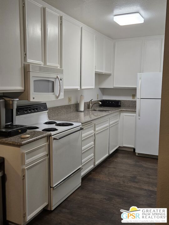 2810 N Arcadia Court, Palm Springs CA: https://media.crmls.org/mediaz/6a440eab-7556-4202-96ec-db2f41c4c830.jpg