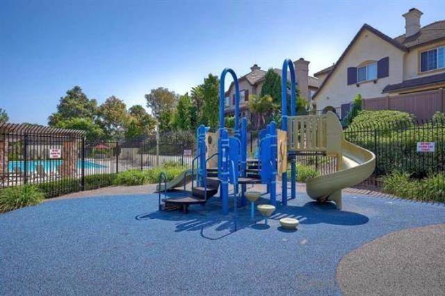 1376 Normandy Dr, Chula Vista CA: https://media.crmls.org/mediaz/6a453e02-407a-4aba-b743-16fd5446dbe8.jpg