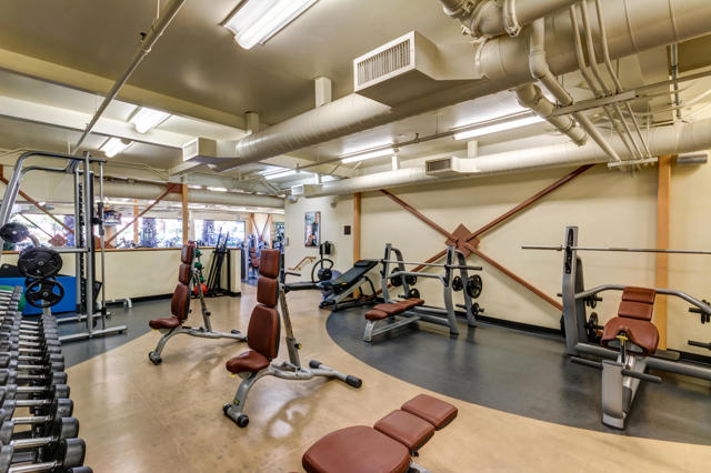 101 Mission Hills Drive, Rancho Mirage CA: https://media.crmls.org/mediaz/6a461a86-284a-459f-9396-e86a5f982f9b.jpg