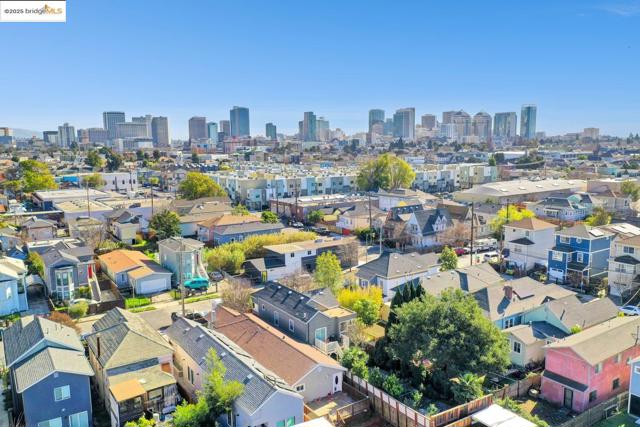 2419 Linden St, Oakland CA: https://media.crmls.org/mediaz/6a466732-665f-447a-ba66-c3dc1541baa4.jpg
