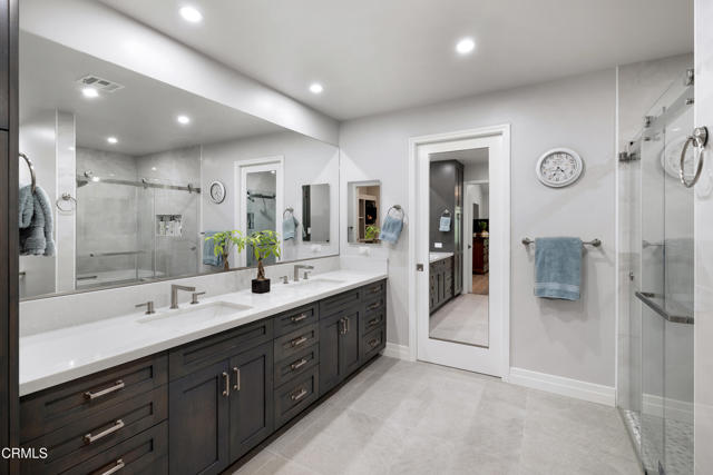 4428 Oakwood Avenue, La Canada Flintridge CA: https://media.crmls.org/mediaz/6a46897b-b5ba-41df-8817-40ff7c99a6a7.jpg