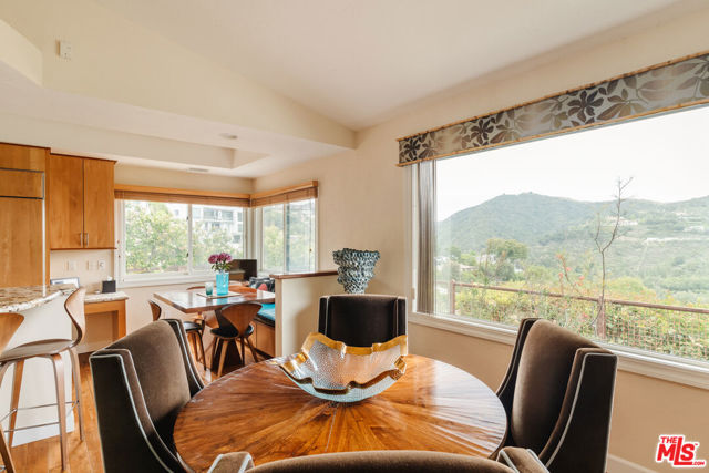 2208 Westridge Road, Los Angeles CA: https://media.crmls.org/mediaz/6a46b130-c017-445a-bbeb-6717af0e9753.jpg