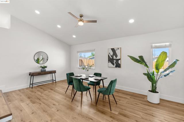 3393 Gateway Rd, Bethel Island CA: https://media.crmls.org/mediaz/6a46c37a-7fe6-4c3a-aa4d-d1d30fb861db.jpg