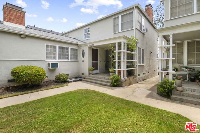 10366 Ashton Avenue, Los Angeles CA: https://media.crmls.org/mediaz/6a47a561-55ed-4bff-bee7-884e434086a6.jpg