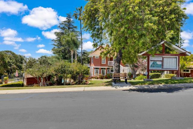 1120 Pepper Dr, El Cajon CA: https://media.crmls.org/mediaz/6a48465f-ab73-436d-94fd-684acf02bfc6.jpg