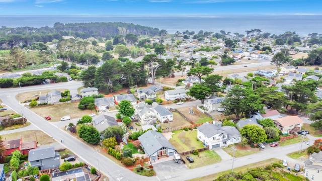 1030 Etheldore Street, Moss Beach CA: https://media.crmls.org/mediaz/6a48d35d-4272-42fc-bb8a-033efd9d5fda.jpg