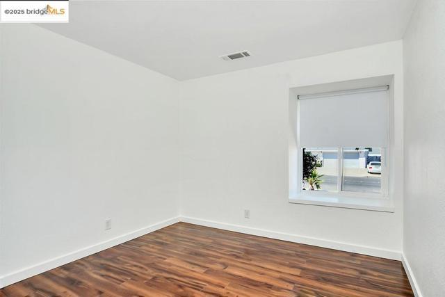 1205 Putnam Street, Antioch CA: https://media.crmls.org/mediaz/6a49016c-7632-4a0e-9541-490297fe4066.jpg