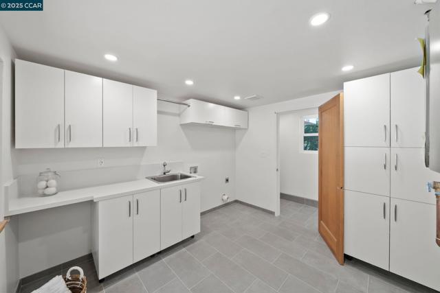 233 Melody Ln, Orinda CA: https://media.crmls.org/mediaz/6a4a3a95-7cbe-45ed-8f36-2e7449ab44f9.jpg