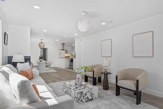 924 Magnolia Dr, Alameda CA: https://media.crmls.org/mediaz/6a4a54da-74fe-46a0-83eb-b18917997367.jpg