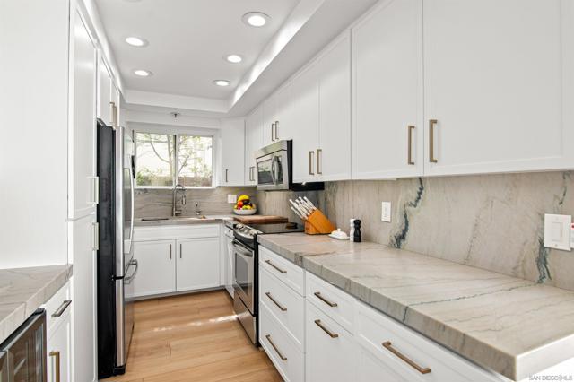 1221 Parker Pl, San Diego CA: https://media.crmls.org/mediaz/6a4a596b-02ec-4533-a3fc-6b3dd84abd71.jpg