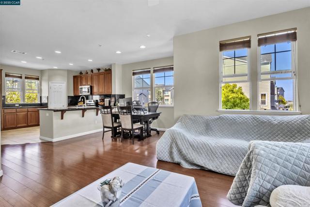 411 Summer Ln, Richmond CA: https://media.crmls.org/mediaz/6a4ae69a-403d-46d7-88f2-4c5785c18975.jpg