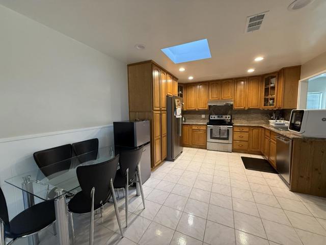 882 Tallman Court, San Jose CA: https://media.crmls.org/mediaz/6a4afaaf-6d4f-40b7-8bf1-40ea948f256a.jpg