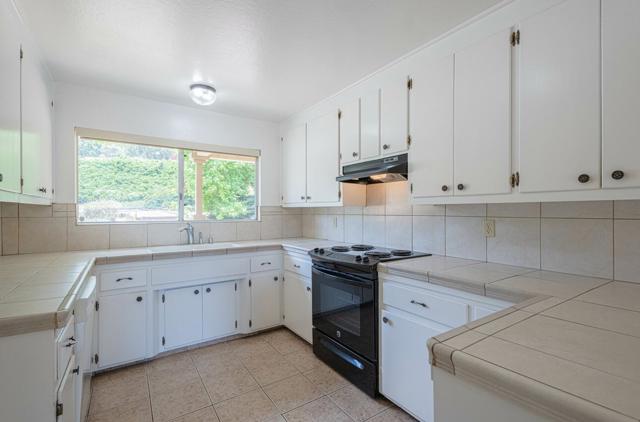 9773 Borromeo Drive, Salinas CA: https://media.crmls.org/mediaz/6a4b0455-c3df-4fc7-8991-d68ef8667734.jpg