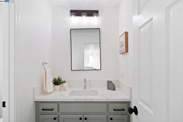 4135 Keepsake Ct, Tracy CA: https://media.crmls.org/mediaz/6a4b3fe6-b386-482c-a19d-1f9c2a33cb50.jpg