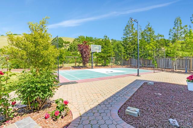 3163 Hawkcrest Circle, San Jose CA: https://media.crmls.org/mediaz/6a4ba335-01a8-4b47-a6f8-0e645f0581b4.jpg