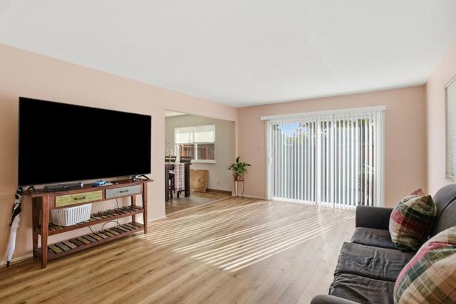 503 W Fox Court, Redwood City CA: https://media.crmls.org/mediaz/6a4c52d5-5dc2-4102-9109-c3002b57f38e.jpg