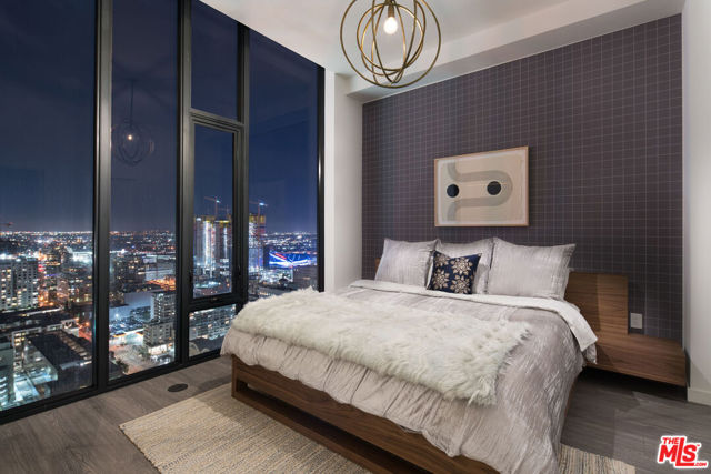 801 S OLIVE Street, Los Angeles CA: https://media.crmls.org/mediaz/6a4c6472-10f6-4b51-853c-703aa18815b1.jpg