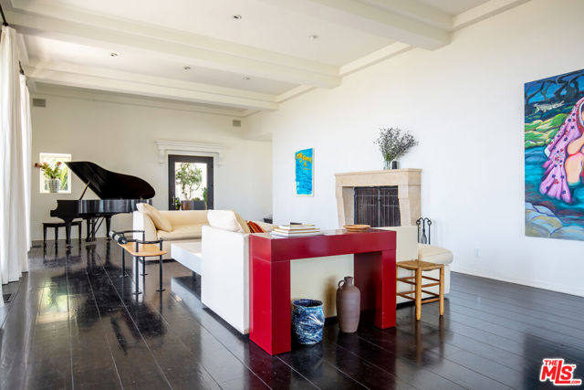 2249 Mountain Oak Drive, Los Angeles CA: https://media.crmls.org/mediaz/6a4cc3a9-e7e0-443d-ba35-daba4ddc36a9.jpg