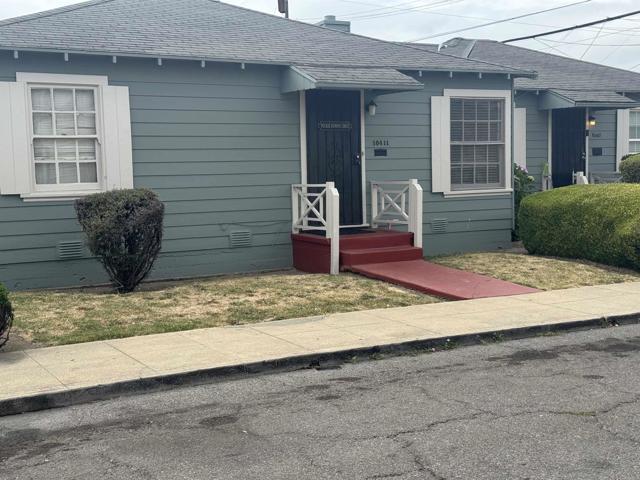 10407 Pontiac Street, Oakland CA: https://media.crmls.org/mediaz/6a4cde2d-e33e-4fee-9fd6-514d27d50139.jpg
