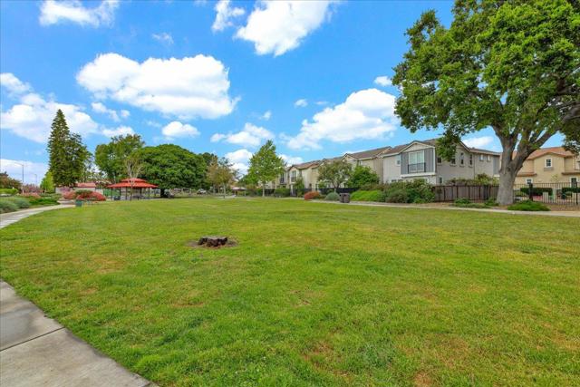 541 Ravenna Way, Hayward CA: https://media.crmls.org/mediaz/6a4cfcf8-15d6-444f-9517-bba95892cf1c.jpg