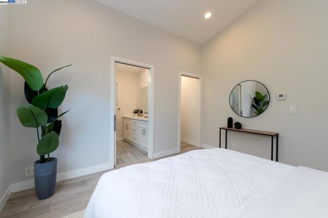 401 Emerson St, Fremont CA: https://media.crmls.org/mediaz/6a4d0e50-f6fa-4ea2-9e1e-71542748a202.jpg